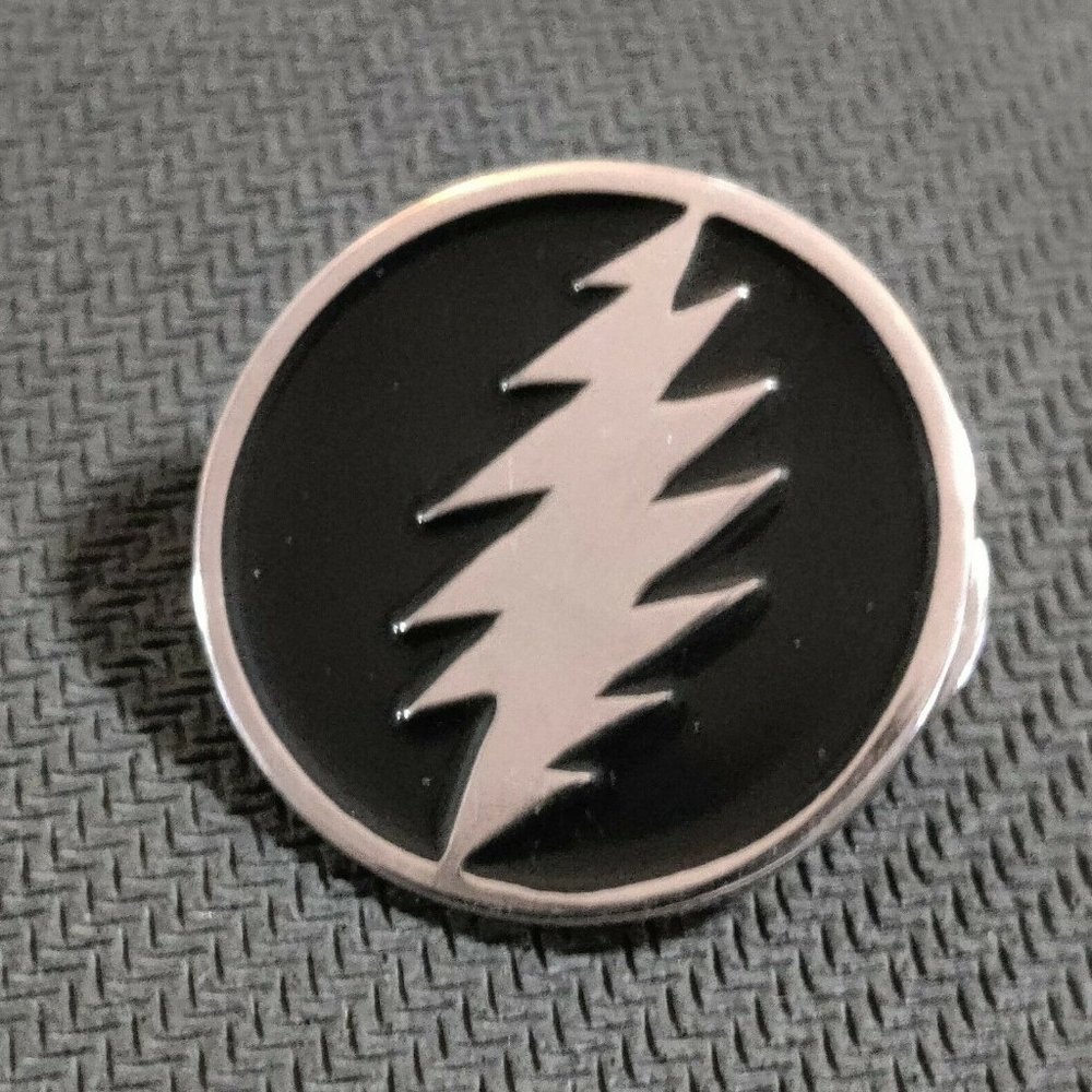 GRATEFUL DEAD 13-POINT Bolt SILVER/BLACK 1" Pin